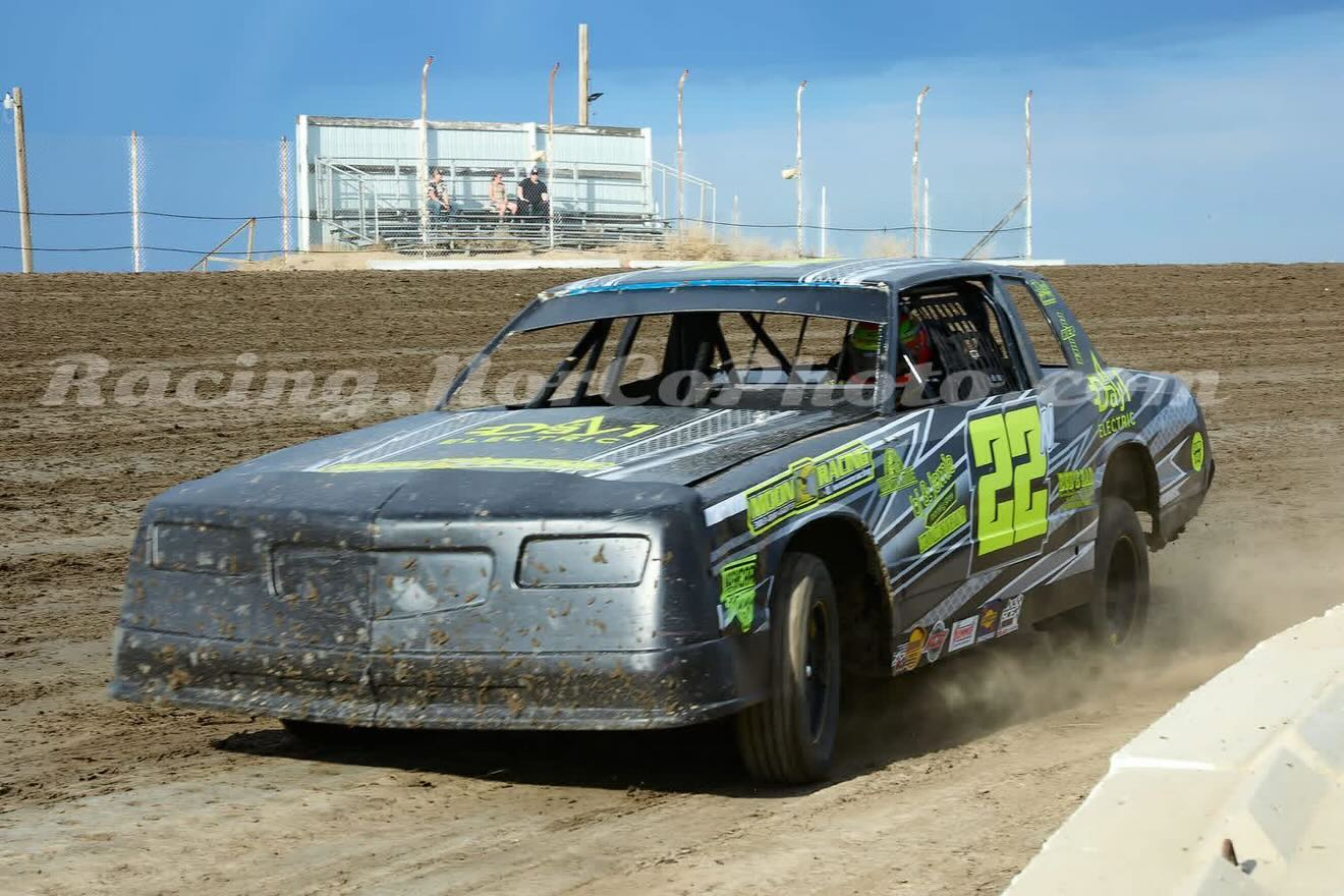 Nash racing on the dirt